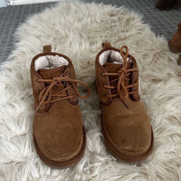 UGGS || Neumel Boot || size 7 || Tie up Uggs - Picture 2 of 5